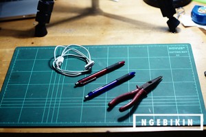 bahan yang perlu disiapkan untuk ngebikin Pelindung Kabel Charger Smartphone DIY